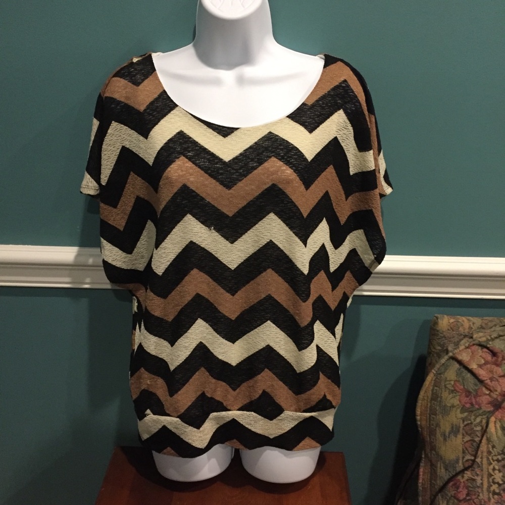 ✅Brown, Black & Tan Chevron top, Medium